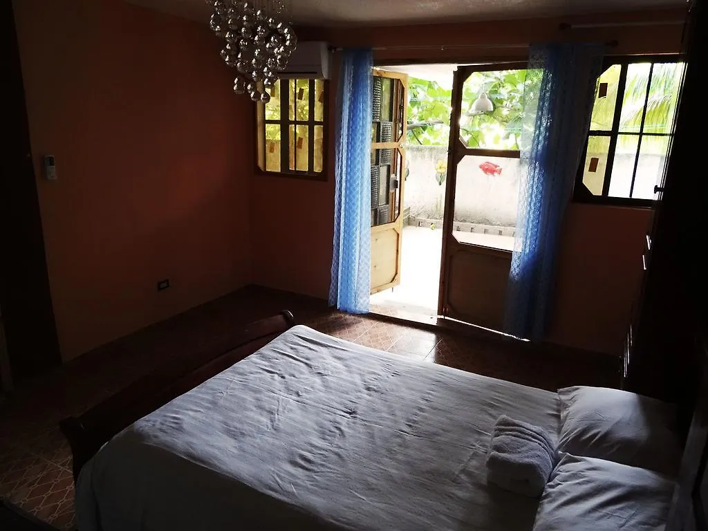Auberge De La Cigogne Port-au-Prince Guest house