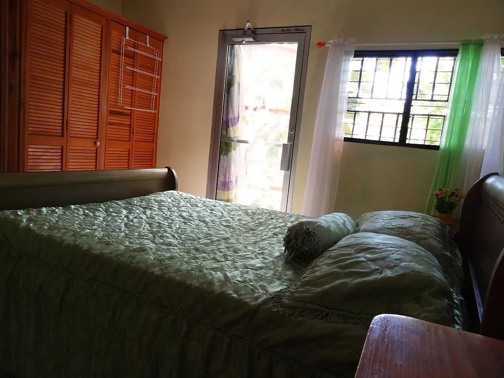 Auberge De La Cigogne Port-au-Prince Guest house
