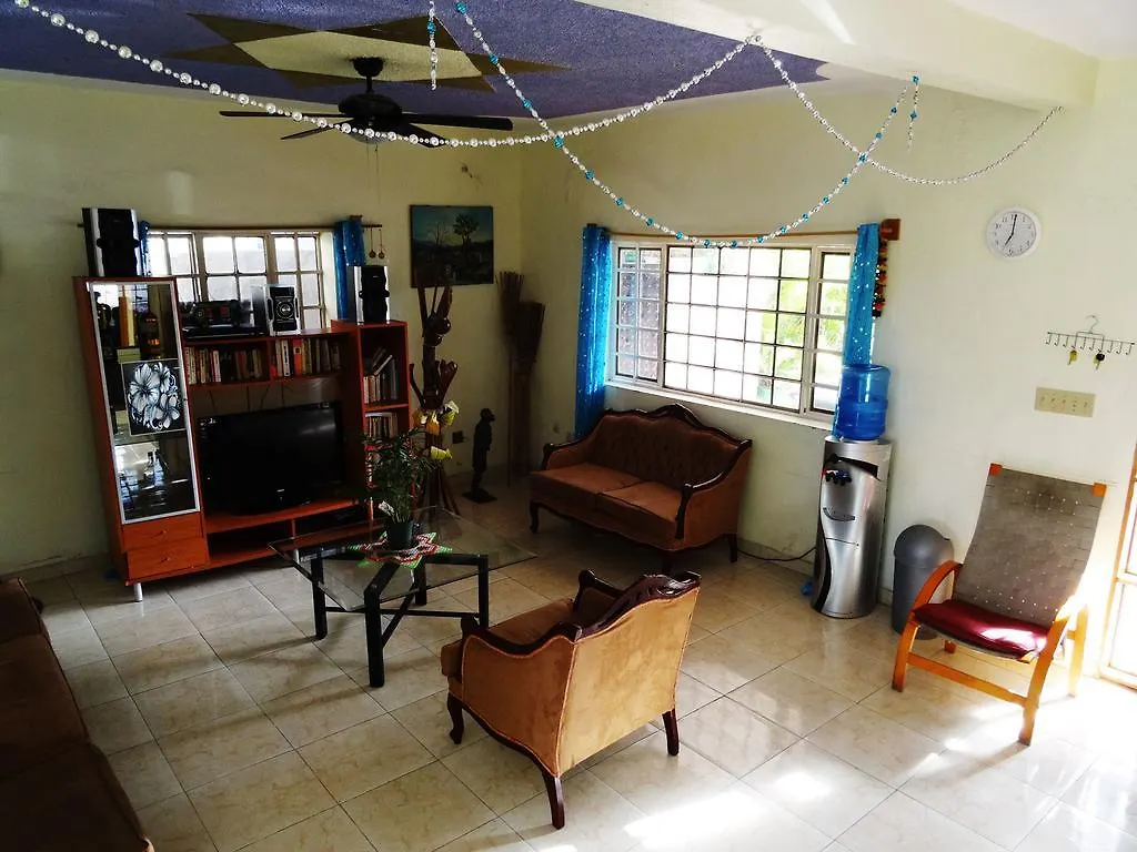 Auberge De La Cigogne Port-au-Prince 2*,  Haiti