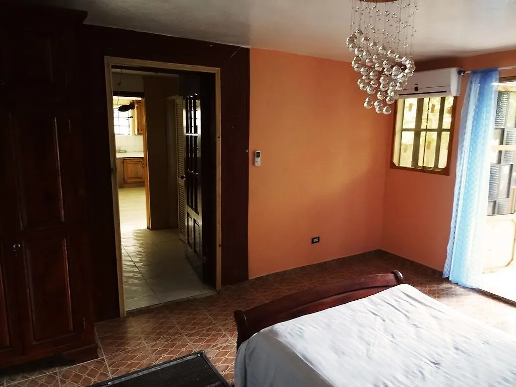 Auberge De La Cigogne Port-au-Prince 2*,