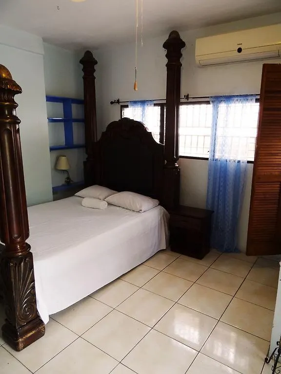 Guest house Auberge De La Cigogne Port-au-Prince