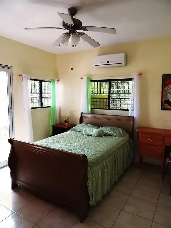 Auberge De La Cigogne Port-au-Prince Guest house