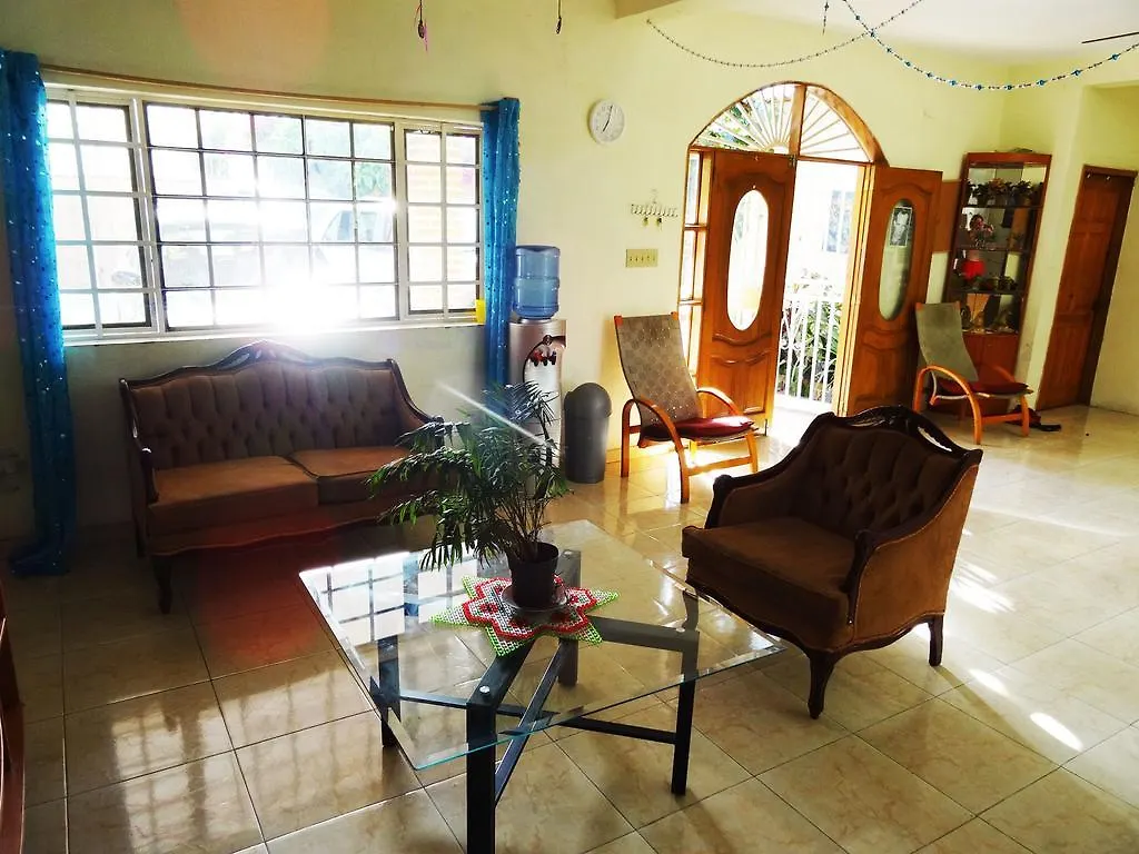 Auberge De La Cigogne Port-au-Prince 2*,  Haiti